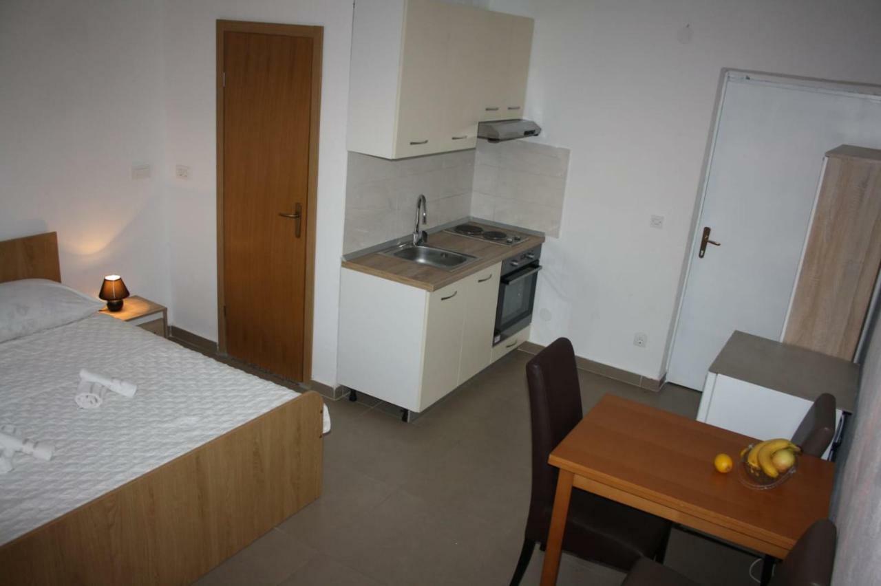 Apartments Monika Omiš Buitenkant foto